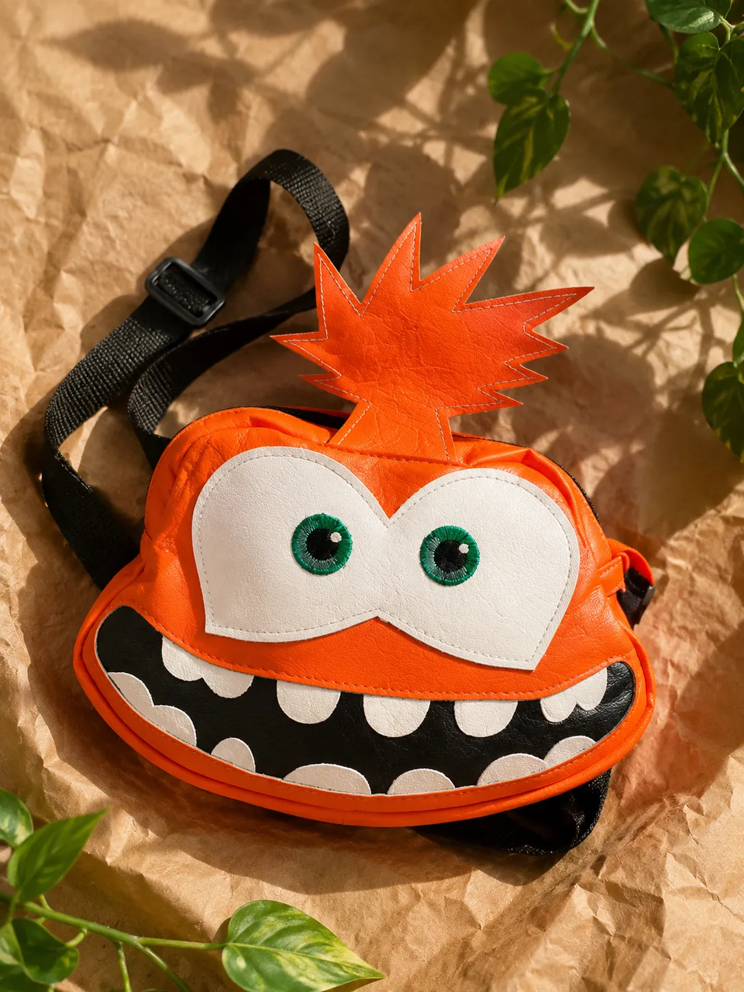 Bolso con cara de monstruo